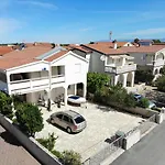 Davorka I Apartment Vir