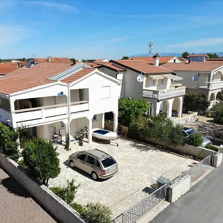 Davorka I Apartment Vir