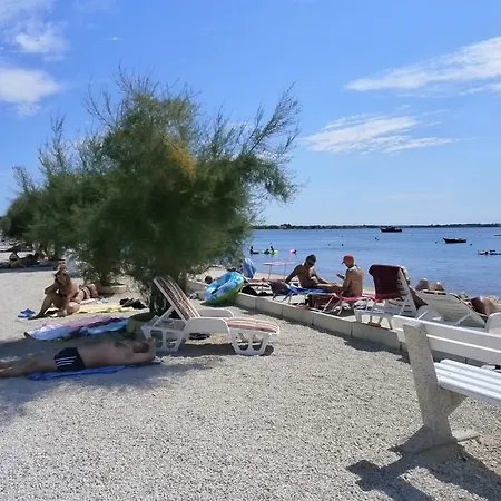 Davorka I Apartment Vir