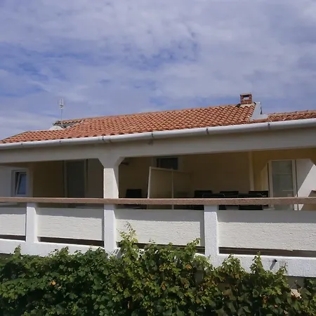 Davorka I Apartment Vir