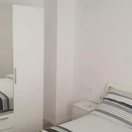 Davorka I Apartment Vir